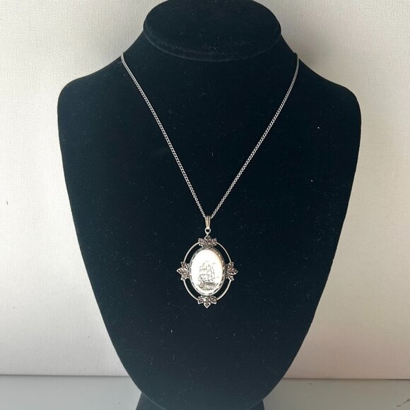 Jewelry - Vintage White Ship Cameo Pendant Necklace